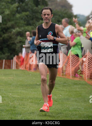 Northampton, Regno Unito. Il 3 settembre, 2017. Northampton Mezza Maratona da Northampton Guildhall di Delapre Country Park. Primo 1664 Peter Tucker Credito: PATRICK ANTHONISZ/Alamy Live News Foto Stock