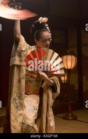 Memorie di una geisha stelle Ziyi Zhang, Gong Li, Michelle Yeoh, e Ken Watanabe ed è diretto da Rob Marshall. **Tutte le immagini sono di proprietà di Sony Pictures Entertainment Inc. Per uso promozionale solo. Vendita, duplicazione o trasferimento di questo materiale è rigorosamente proibito. Distribuito da Buena Vista International. Memorie di una geisha Ziyi Zhang data: 2005 Foto Stock