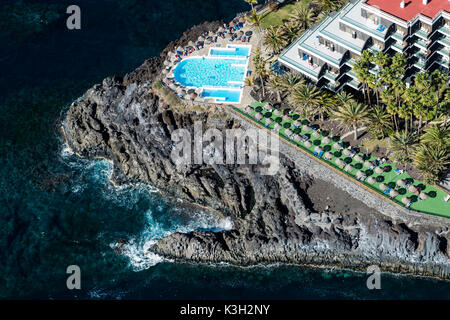 Pool Hotel sol, Puerto de Naos, costa atlantica, vulcano costa, la fotografia aerea, l'isola di La Palma, Canarie, Spagna Foto Stock