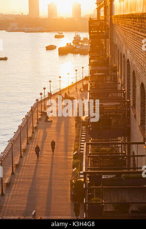 Inghilterra, Londra, Southwark, Sunrise presso Butlers Wharf Foto Stock