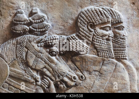 Inghilterra, Londra, British Museum, assiro sollievo da Nimrud raffiguranti i carri datata 728 BC Foto Stock