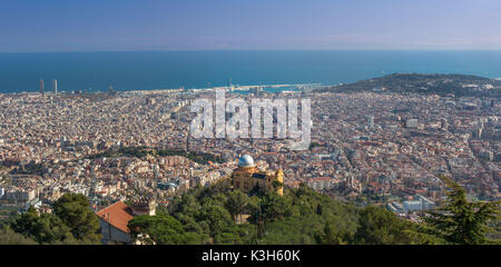 In Spagna, in Catalogna, Barcelona City, panorama dal Monte Tibidabo Foto Stock
