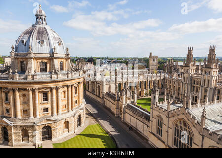 Inghilterra, Oxfordshire, Oxford, tutte le anime College e Radcliffe Camera Foto Stock