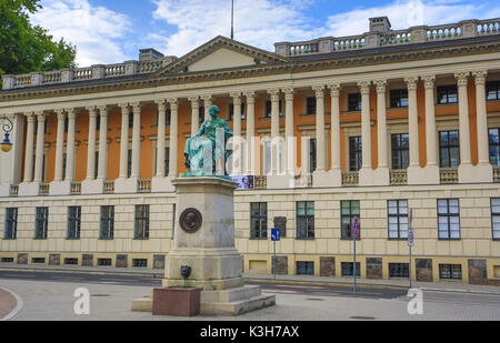 La Polonia, la città di Poznan, Biblioteca Pubblica Edificio, Statua di Hygeia dea greca della salute. Foto Stock