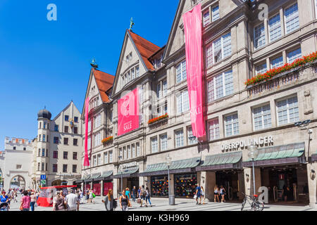 In Germania, in Baviera, Monaco di Baviera, Neuhauser Straße Shopping Street Foto Stock