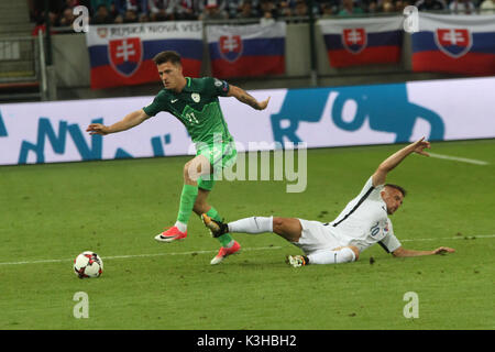 Trnava, Slovacchia, 1. Settembre 2017. Benjamin Verbič (L) e Robert Mak durante il 2018 World Cup qualifier match tra la Slovacchia e la Slovenia 1-0. Foto Stock