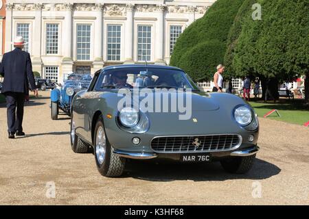 Il principe Michael di Kent hosting Concours di eleganza a Hampton Court Palace Foto Stock