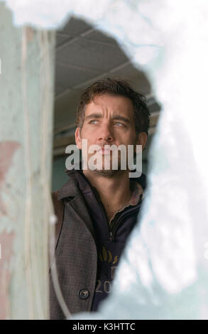 I figli degli uomini Clive Owen Clive Owen stelle come Theo un disilluso burocrate nel thriller i figli degli uomini, diretto dal famoso regista Alfonso Cuaron. Data: 2006 Foto Stock