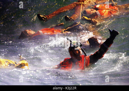 Nella foto: Ben Randall . Un famoso nuotatore di salvataggio della Guardia Costiera (KEVIN COSTNER) viene riassegnato per insegnare alla leggendaria Coast Guard A School e ispira un novellino (ASHTON KUTCHER) ad imparare il vero significato dell'eroismo e del sacrificio in THE GUARDIAN, diretto da Andrew Davis. Distribuito da Buena Vista International. THE GUARDIAN KEVIN COSTNER nella foto: Ben Randall (KEVIN COSTNER). Un famoso Coast GU data: 2006 Foto Stock