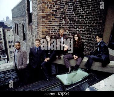 (L-R) HILL HARPER, Gary Sinise e MELINA KANAKAREDES, CAEMINE GIOVINAZZO, Vanessa FERLITO e Eddie Cahill. Concesso in licenza da canale di radiodiffusione 5. Cinque foto: 0207 550 5509. Gratuito per stampa editoriale e elenchi utilizzare in collegamento con la trasmissione corrente di canale 5 programmi solo. Questa immagine può essere riprodotto solo con il preventivo consenso scritto di Canale 5. Non per qualsiasi forma di pubblicità, l'uso di internet o in connessione con la vendita di qualsiasi prodotto. CSI: NY aka CSI: NEW YORK HILL HARPER come il dottor Sheldon Hawkes, GARY SINESE come det. Mac Taylor, MELINA KANAKAREDES come det. Stella Bonasera, Carmine Foto Stock