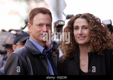 Gary Sinise e Melina Kanakaredes star. Foto: Eric Liebowitz/CBS concesso in licenza da canale di radiodiffusione 5. Cinque foto: 0207 550 5509. Gratuito per stampa editoriale e elenchi utilizzare in collegamento con la trasmissione corrente di canale 5 programmi solo. Questa immagine può essere riprodotto solo con il preventivo consenso scritto di Canale 5. Non per qualsiasi forma di pubblicità, l'uso di internet o in connessione con la vendita di qualsiasi prodotto. CSI: NY aka CSI: NEW YORK GARY SINESE come det. Mac Taylor, MELINA KANAKAREDES come det. Stella Bonasera Foto Stock