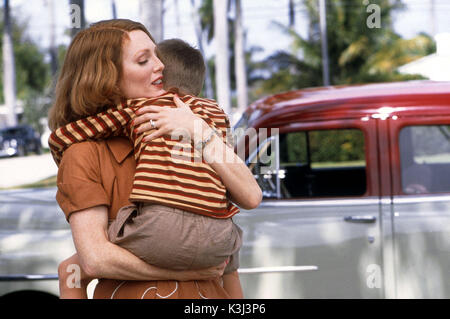 Le ore. Nella foto: Julianne Moore (a sinistra) in THE HOURS di Stephen Daldry. Foto: Francois Duhamel. Per ulteriori informazioni: Contattare l'ufficio stampa Buena Vista International di zona. THE HOURS [US / BR 2002] JULIANNE MOORE data: 2002 Foto Stock