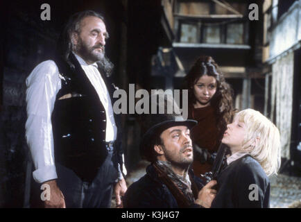 OLIVER TWIST GEORGE C SCOTT come Fagin, tim curry come Bill Sikes, CHERIE LUNGHI come Nancy, RICHARD CHARLES come Oliver Twist OLIVER TWIST data: 1982 Foto Stock