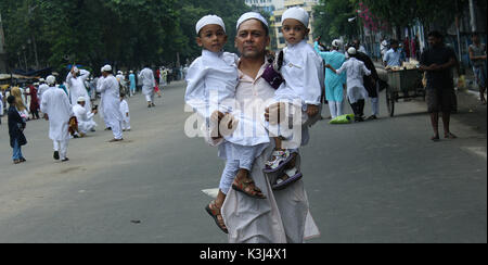 Kolkata, India. 02Sep, 2017. Devoti musulmani offrono la preghiera in occasione della Eid-Al-Adha. Credito: Sanjay Purkait/Pacific Press/Alamy Live News Foto Stock