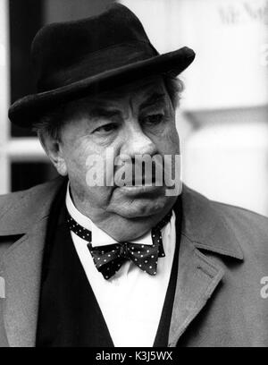 RUMPOLE OF THE BAILEY LEO MCKERN nel ruolo di Horace Rumpole DELL'episodio BAILEY: RUMPOLE and the Bubble Reputation / Tx Date: 23/11/88 LEO MCKERN nel ruolo di Horace Rumpole Foto Stock