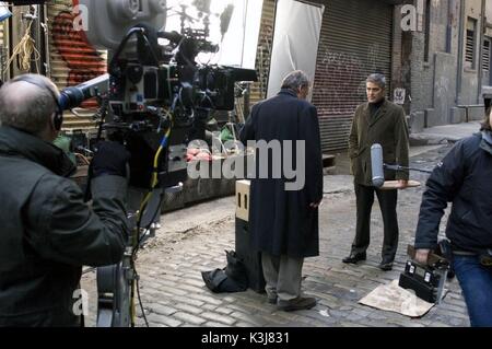 TOM WILKINSON e George Clooney film su una strada di Tribeca Michael Clayton Tom Wilkinson come Arthur Edens, George Clooney come Michael Clayton data: 2007 Foto Stock