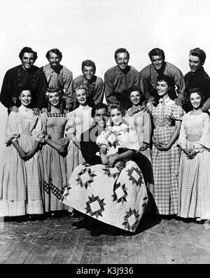 Sette Spose per Sette Fratelli [US 1954] [bancata posteriore, L-R] TOMMY RALL, MATT MATTOX, RUSS TAMBLYN, MARC PLATT JEFF RICHARDS, JACQUES D'amboise [fila mediana, L-R] Betty Carr, RUTA LEE, NANCY KILGAS, NORMA DOGGETT, JULIE NEWMAR, VIRGINIA GIBSON [seduto] Howard Keel, JANE POWELL Foto Stock