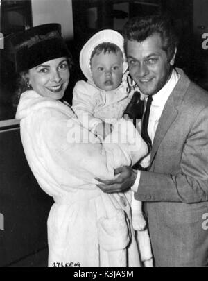 TONY CURTIS e JANET LEIGH si sposarono tra il 1951 e il 1962 con la loro prima figlia, KELLY CURTIS TONY CURTIS e JANET LEIGH si sposarono tra il 1951 e il 1962 con la loro prima figlia, KELLY CURTIS Foto Stock