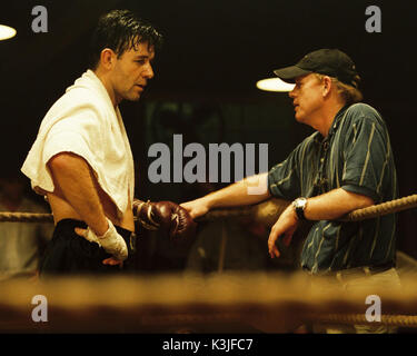 CINDERELLA MAN Russell Crowe, il regista Ron Howard data: 2005 Foto Stock