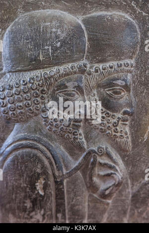 Iran, Teheran, Museo Nazionale dell'Iran, Processione di Xerxes fregio con la città antica di Persepolis Foto Stock