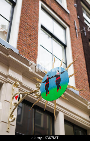 Paesi Bassi, Amsterdam, il quartiere Jordaan, segno per il ristorante greco Foto Stock