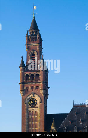 Paesi Bassi, l'Aia, Vredespaleis, il Palazzo della Pace, sede dell'ONU Corte internazionale di giustizia, edificio donato da industriale americano Andrew Carnegie prima di WW1 Foto Stock