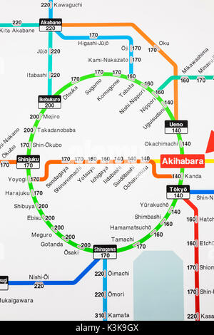 Giappone, Hoshu, Tokyo, Akihabara Station, Stazione ferroviaria la mappa di rete mostra i prezzi dei biglietti per varie destinazioni in inglese Foto Stock