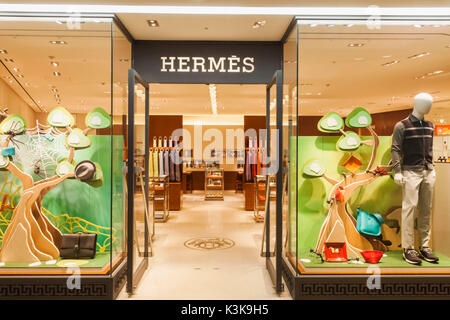 Giappone, Hoshu, Tokyo Narita aeroporto, negozi duty-free, Hermes Store Foto Stock