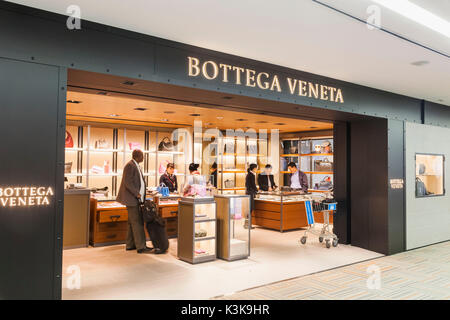 Giappone, Hoshu, Tokyo Narita aeroporto, negozi duty-free, Bottega Veneta Store Foto Stock