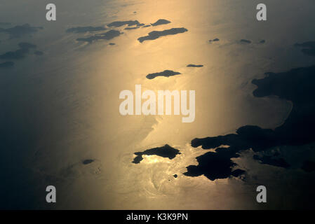Il paesaggio airpictures delle Isole del Mare delle Andamane vicino la costa della città di Myeik nel sud in Myanmar in Southeastasia. Foto Stock