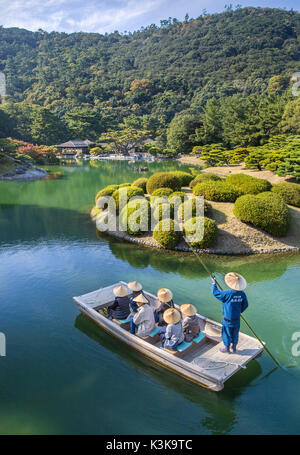 Giappone, Shikoku Isola, Takamatsu City, Ritsurin Koen giardino, barca, trasporti, turismo Foto Stock