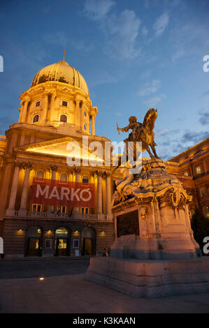 Ungheria, Budapest Buda, Eugenio di Savoia Statua di fronte al Palazzo Reale sulla Collina del Castello (o Buda Hill) elencati come patrimonio mondiale dall' UNESCO Foto Stock