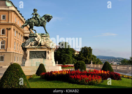 Ungheria, Budapest Buda, Eugenio di Savoia Statua di fronte al Palazzo Reale sulla Collina del Castello (o Buda Hill) elencati come patrimonio mondiale dall' UNESCO Foto Stock