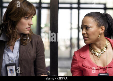 DEXTER [US serie TV 2006 - ] serie,1 / episodio,4 / "Diamo il ragazzo a mano' Jennifer Carpenter come Debra Morgan, LAUREN VELEZ come Lt. Maria Laguerta data: 2006 Foto Stock