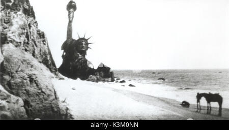 Il pianeta delle scimmie diretto da Franklin J. Schaffner mostrato: scena finale con la Statua della Libertà Foto Stock