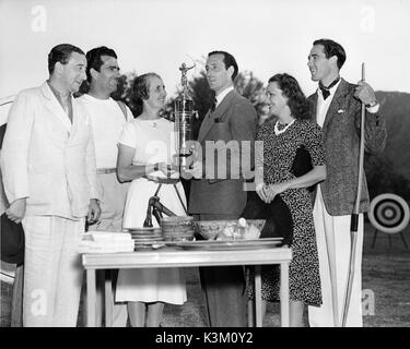 BASIL RATHBONE South African nati attore britannico BASIL RATHBONE, Warner Bros I premi STAR il primo premio in Robin Hood Tiro con l'arco torneo a BEATRICE HODGEEN come NEVILLE COOPER, HOWARD HILL, ROSEAMARY LANE e PAT KNOWLES a guardare. Foto Stock