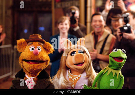 I MUPPETS ERIC JACOBSON doppiano Miss Piggy & Fozzie Bear, STEVE WHITMIRE doppiano Kermit the Frog I MUPPETS ERIC JACOBSON doppiano Miss Piggy & Fozzie Bear, STEVE WHITMIRE doppiano Kermit the Frog data: 2011 Foto Stock