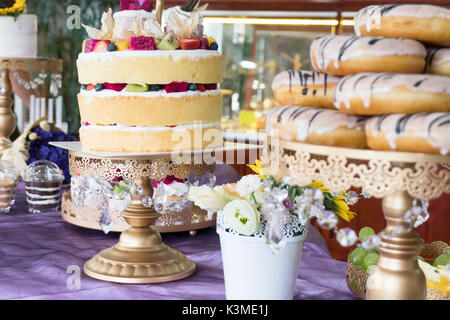 Tabella di dessert per una festa Foto Stock