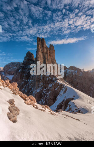 L'Europa, Italia, Trentino Alto Adige. Le torri di Vaiolet in inverno, Catinaccio Rosengarten gruppo, Dolomiti Foto Stock