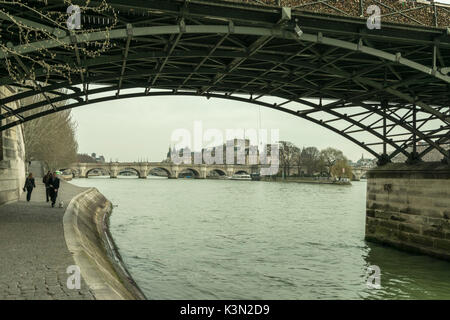 Lungo le rive del fiume Senna. Parigi, Francia Foto Stock