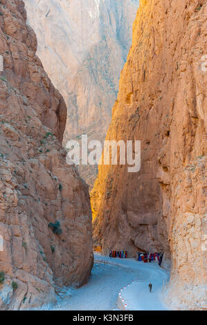 Todra gorge, Atlante, Marocco. Gorge ha le pareti. Foto Stock