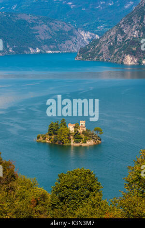 Montisola, lago d'Iseo, Brescia, Lombardia, Italia. Un isola privata nel mezzo del lago d'Iseo Foto Stock