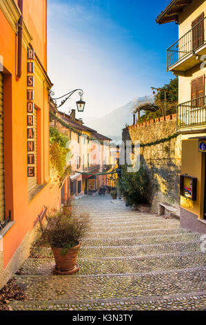 Il centro storico di Bellagio con scale. Il lago di Como, Lombardia, Italia Foto Stock