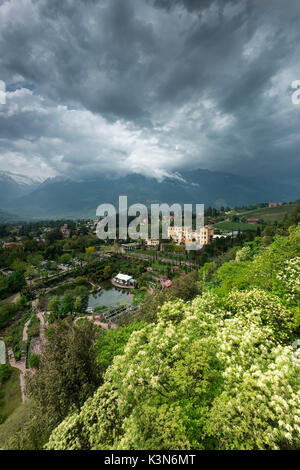 Merano, Alto Adige, Italia. L'acqua e giardini terrazzati nei Giardini di Castel Trauttmansdorff a Merano Foto Stock