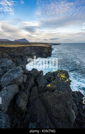 Scogliere di basalto in Londrangar, Snaefellsjoekull National Park, Western Islanda, Europa Foto Stock