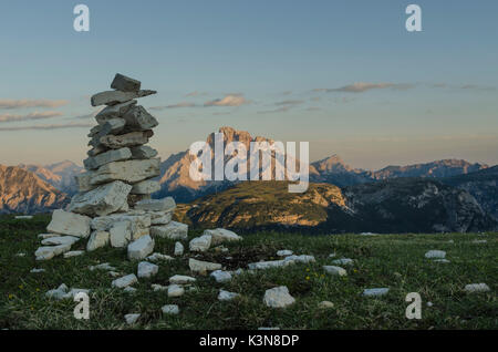 La Croda Rossa, il Monte Campedelle, Auronzo di Cadore, Dolomiti, Veneto, Italia. La Croda Rossa e Monte Piana Foto Stock