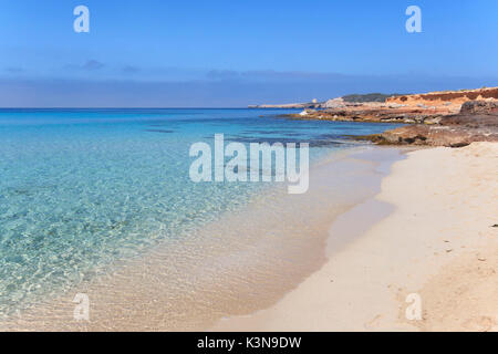 Spiaggia di Cala Comte in Ibiza, Spagna Foto Stock