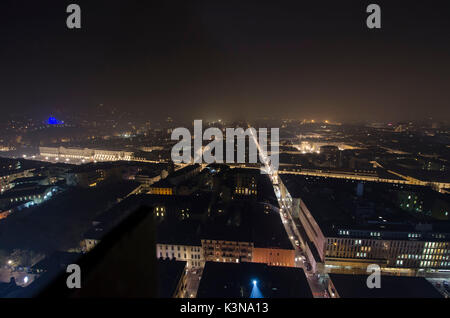 Vista notturna dalla sommità della Mole Antonelliana di Torino, Piemonte) Foto Stock