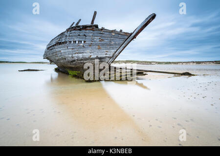 Bunbeg, County Donegal, Ulster regione, l'Irlanda, l'Europa. Un Bun Beag naufragio sulla spiaggia. Foto Stock