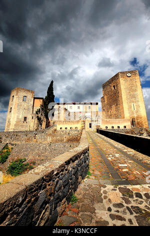 Gateway per il castello normanno di Melfi, Basilicata, Italia Foto Stock